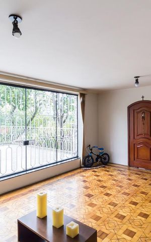 Casa à venda com 375m², 4 quartos e 2 vagasSala