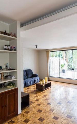 Casa à venda com 375m², 4 quartos e 2 vagasSala