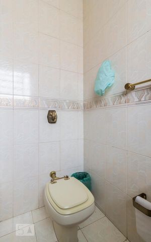 Casa à venda com 375m², 4 quartos e 2 vagasBanheiro suíte 2