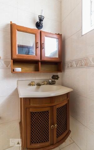 Casa à venda com 375m², 4 quartos e 2 vagasBanheiro suíte 2