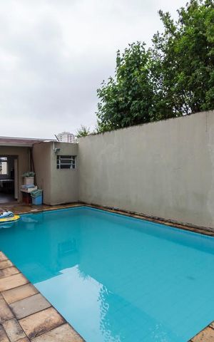 Casa à venda com 375m², 4 quartos e 2 vagasPiscina