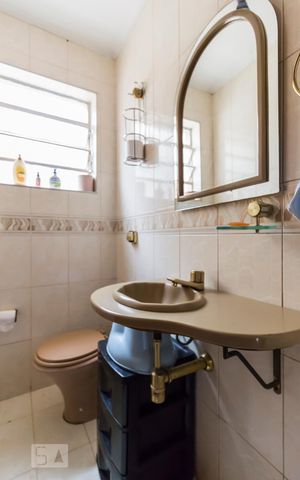 Casa à venda com 375m², 4 quartos e 2 vagasLavabo
