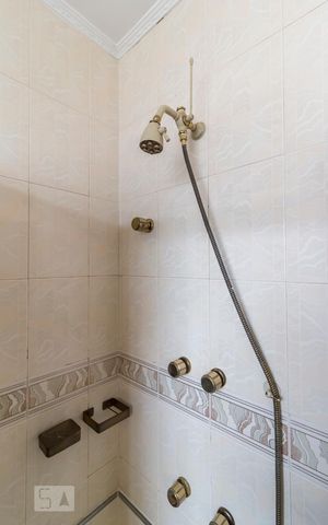 Casa à venda com 375m², 4 quartos e 2 vagasBanheiro suíte 2