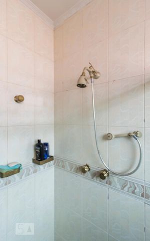 Casa à venda com 375m², 4 quartos e 2 vagasBanheiro suíte 1