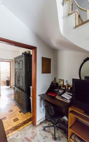 Casa à venda com 375m², 4 quartos e 2 vagasAntessala