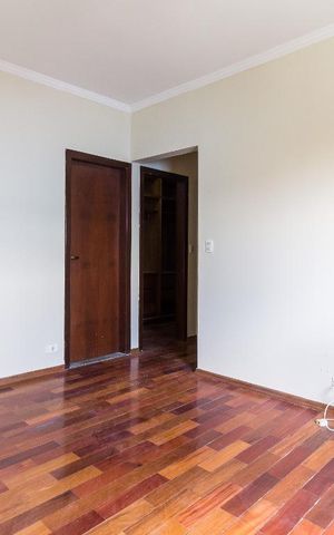 Casa à venda com 240m², 5 quartos e 3 vagas Casa à venda com 240m², 5 quartos e 3 vagasSuíte 03