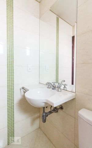 Casa à venda com 240m², 5 quartos e 3 vagas Casa à venda com 240m², 5 quartos e 3 vagasBanheiro da suíte 02
