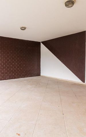Casa à venda com 240m², 5 quartos e 3 vagas Casa à venda com 240m², 5 quartos e 3 vagasGaragem