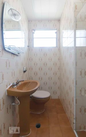 Casa para alugar com 125m², 4 quartos e 2 vagasBanheiro