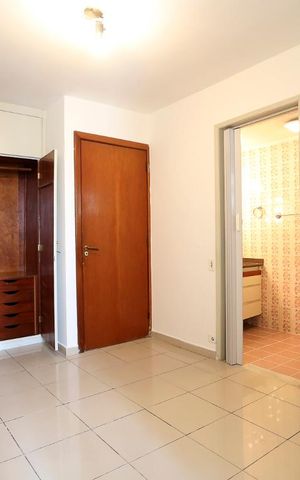 Apartamento para alugar com 148m², 3 quartos e 1 vaga Apartamento para alugar com 148m², 3 quartos e 1 vagaQuarto Suite Armário