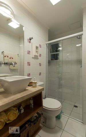 Apartamento para alugar com 80m², 2 quartos e 2 vagasBanheiro social