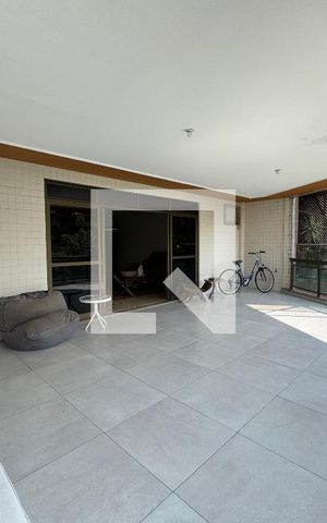 Apartamento à venda com 180m², 4 quartos e 2 vagas Apartamento à venda com 180m², 4 quartos e 2 vagasVaranda