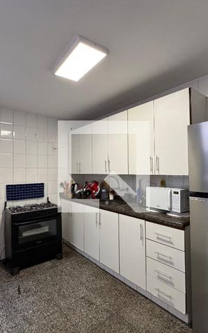 Apartamento à venda com 180m², 4 quartos e 2 vagas Apartamento à venda com 180m², 4 quartos e 2 vagasCozinha e Área de Serviço