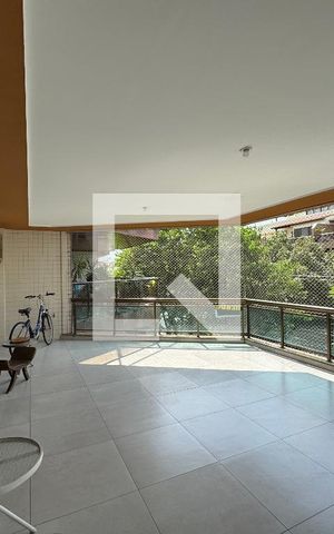 Apartamento à venda com 180m², 4 quartos e 2 vagas Apartamento à venda com 180m², 4 quartos e 2 vagasVaranda