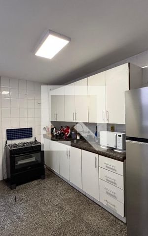 Apartamento à venda com 180m², 4 quartos e 2 vagas Apartamento à venda com 180m², 4 quartos e 2 vagasCozinha e Área de Serviço