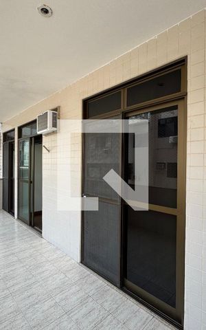 Apartamento à venda com 180m², 4 quartos e 2 vagas Apartamento à venda com 180m², 4 quartos e 2 vagasVaranda