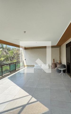 Apartamento à venda com 180m², 4 quartos e 2 vagas Apartamento à venda com 180m², 4 quartos e 2 vagasVaranda