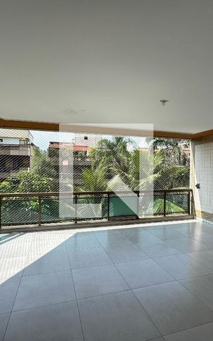 Apartamento à venda com 180m², 4 quartos e 2 vagas Apartamento à venda com 180m², 4 quartos e 2 vagasVaranda