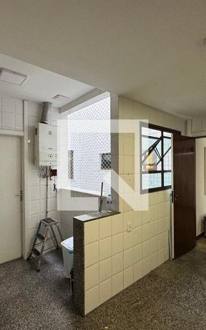 Apartamento à venda com 180m², 4 quartos e 2 vagas Apartamento à venda com 180m², 4 quartos e 2 vagasCozinha e Área de Serviço