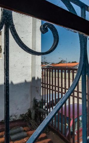 Casa à venda com 300m², 9 quartos e 2 vagas Casa à venda com 300m², 9 quartos e 2 vagasVista