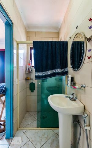 Casa à venda com 300m², 9 quartos e 2 vagas Casa à venda com 300m², 9 quartos e 2 vagasBanheiro