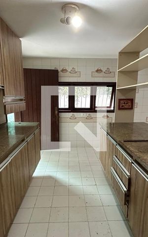 Casa à venda com 450m², 5 quartos e 3 vagasCozinha - Armários