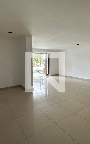 Casa à venda com 450m², 5 quartos e 3 vagasSala