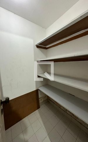 Casa à venda com 450m², 5 quartos e 3 vagasDespensa