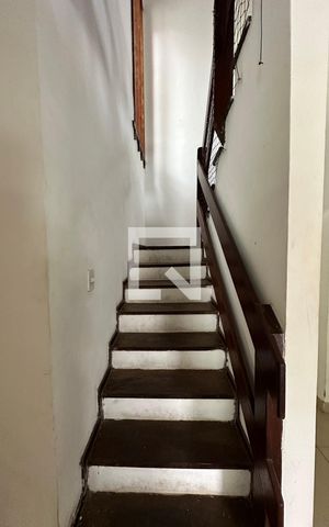 Casa à venda com 450m², 5 quartos e 3 vagasEscada para 2 andar
