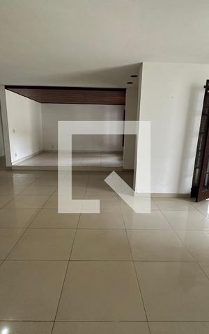 Casa à venda com 450m², 5 quartos e 3 vagasSala