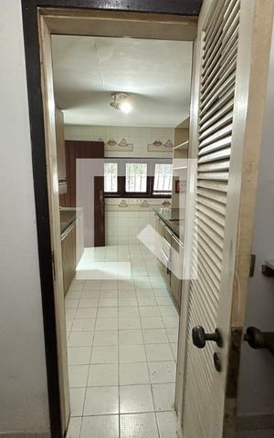 Casa à venda com 450m², 5 quartos e 3 vagasDespensa