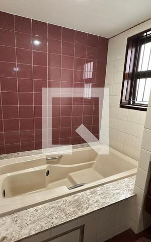 Casa à venda com 450m², 5 quartos e 3 vagasBanheiro da Suíte 1