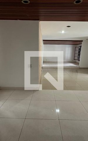 Casa à venda com 450m², 5 quartos e 3 vagasSala
