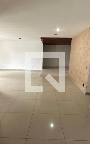 Casa à venda com 450m², 5 quartos e 3 vagasSala