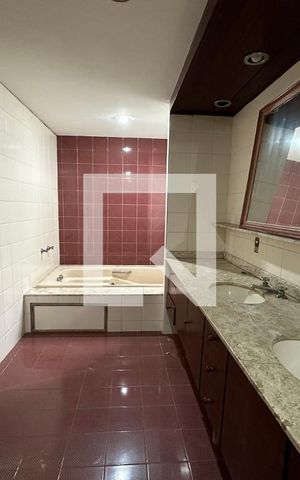 Casa à venda com 450m², 5 quartos e 3 vagasBanheiro da Suíte 1
