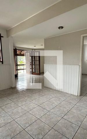 Casa à venda com 450m², 5 quartos e 3 vagasSuíte 1