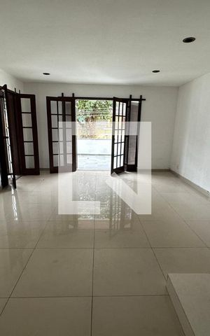 Casa à venda com 450m², 5 quartos e 3 vagasSala