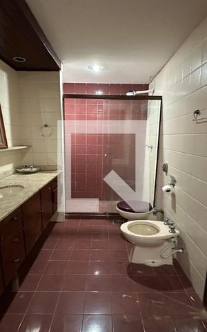 Casa à venda com 450m², 5 quartos e 3 vagasBanheiro da Suíte 1
