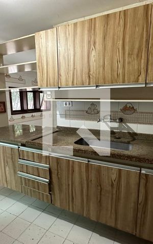 Casa à venda com 450m², 5 quartos e 3 vagasCozinha - Armários