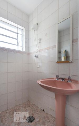 Casa à venda com 500m², 6 quartos e 3 vagasBanheiro superior - edícula