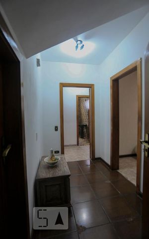 Casa à venda com 350m², 5 quartos e 4 vagasCorredor