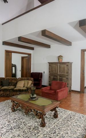 Casa à venda com 350m², 5 quartos e 4 vagasSala