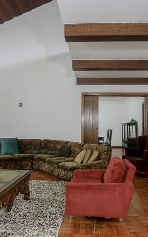 Casa à venda com 350m², 5 quartos e 4 vagasSala