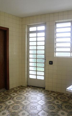 Casa à venda com 350m², 5 quartos e 4 vagasÁrea de Serviço