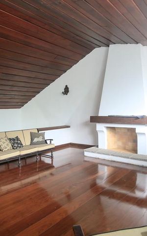 Casa à venda com 350m², 5 quartos e 4 vagasSala de TV