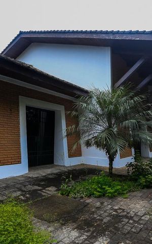 Casa à venda com 350m², 5 quartos e 4 vagasÁrea Externa 