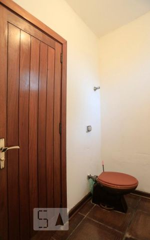 Casa à venda com 350m², 5 quartos e 4 vagasLavabo