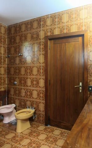 Casa à venda com 350m², 5 quartos e 4 vagasBanheiro Suite 