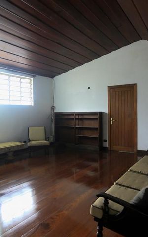Casa à venda com 350m², 5 quartos e 4 vagasSala de TV