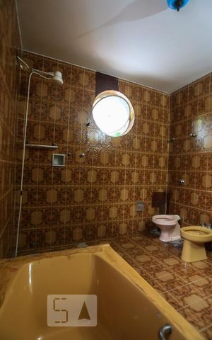 Casa à venda com 350m², 5 quartos e 4 vagasBanheiro Suite 